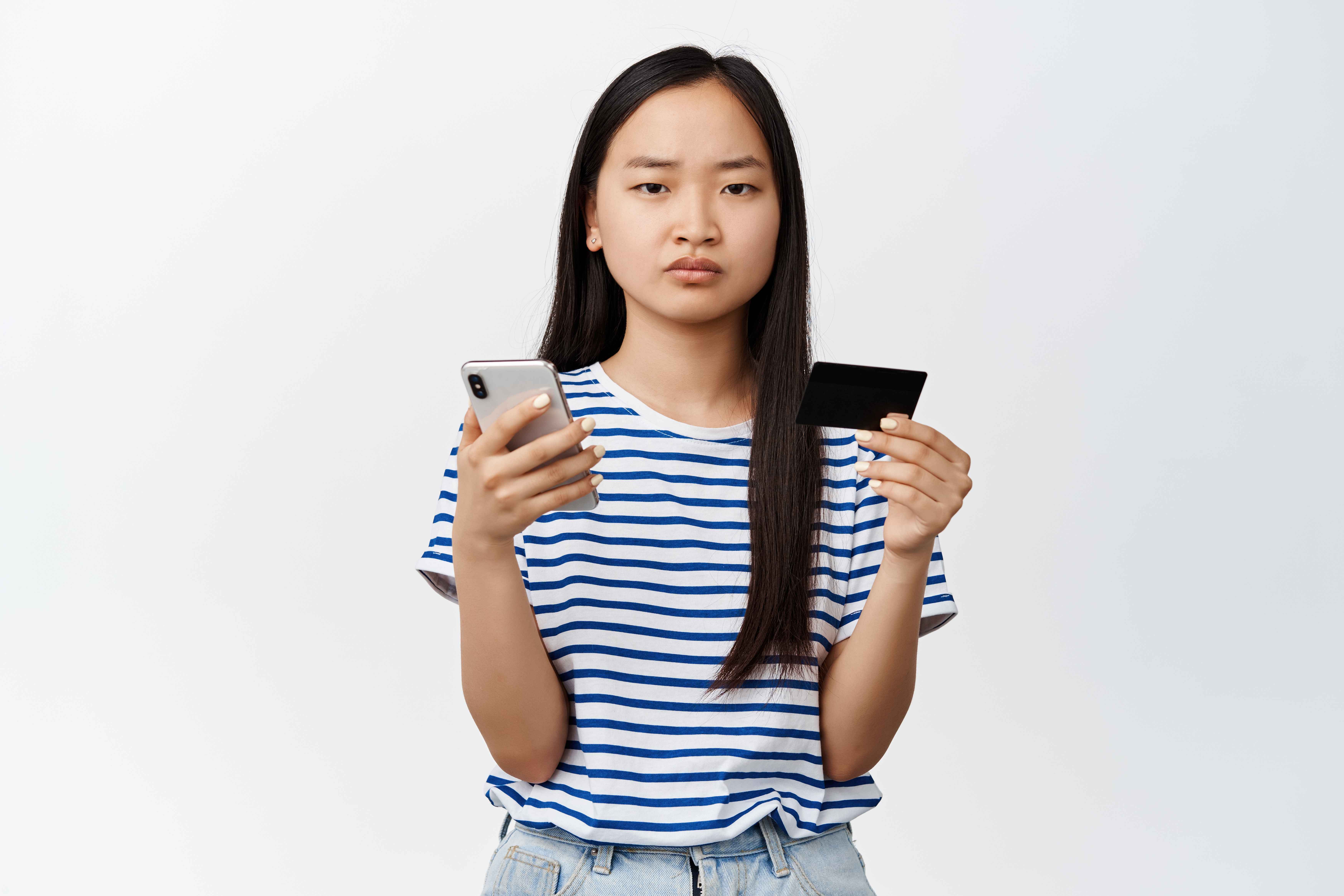 <p>Ilustrasi perempuan bertransaksi gunakan Paylater. Simak tips bijak gunakan Paylater agar tidak boncos. (sumber: Freepick)</p>
