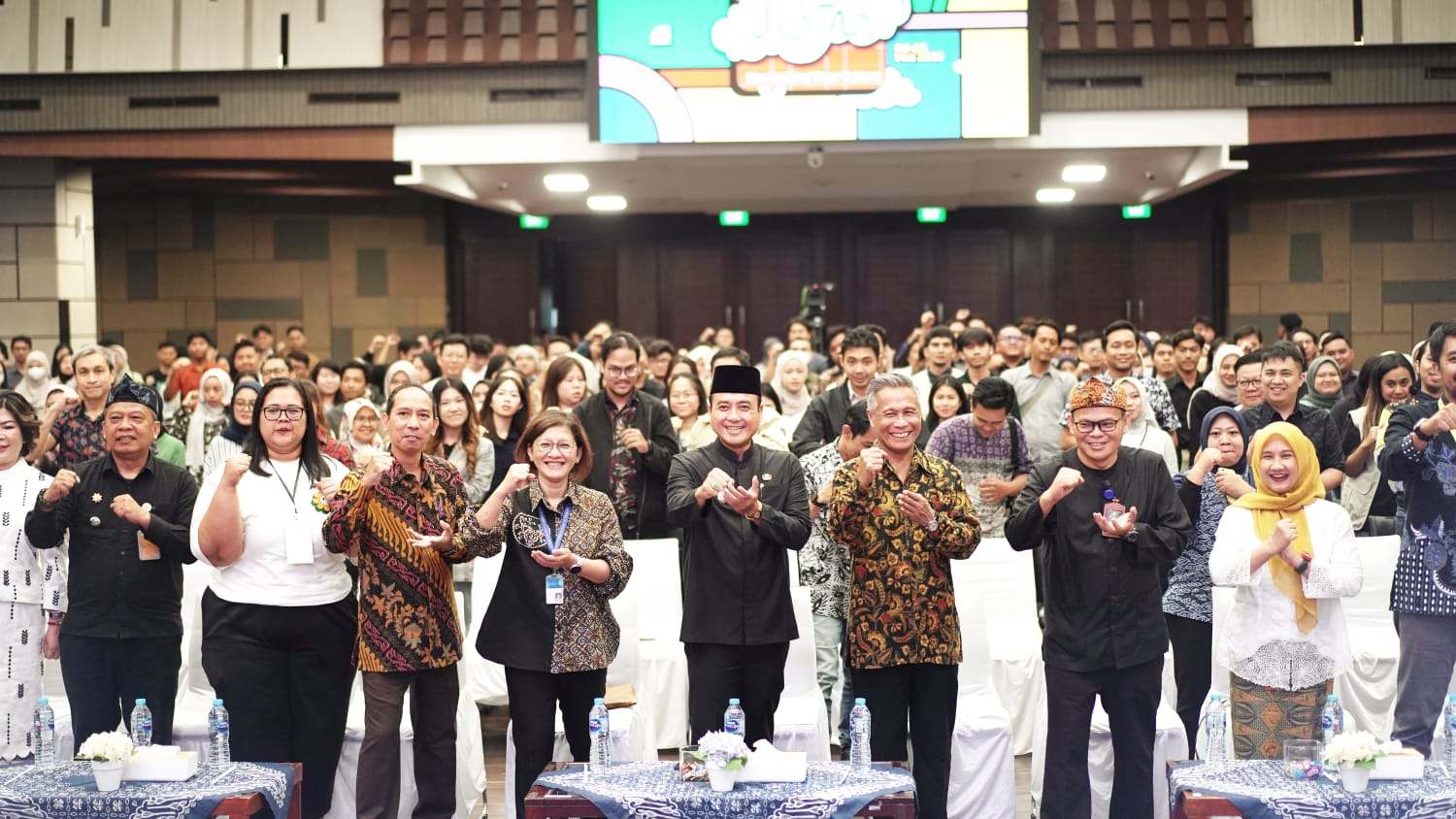 <p>Wakil Wali Kota Bandung, Erwin, menghadiri acara Maranatha Job Fair 2025 yang berlangsung di Universitas Kristen Maranatha, Kota Bandung, pada 8–9 Mei 2025. (Dok.Pemkot Bandung)</p>
