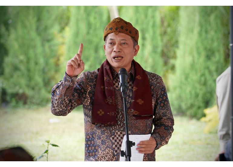 <p>Menkop Ferry Juliantono memberikan arahan pada kegiatan Konsolidasi Koperasi Desa/Kelurahan Merah Putih (KDKMP) Kepada Pengurus dan Anggota KDKMP dari enam Desa di daerah Tengger, yaitu Desa Ngadas, Desa Wonokerto, Desa Jetak, Desa Wonotoro, Desa Ngadirejo dan Desa Ngadisa. Probolinggo, Jawa Timur, Sabtu, 1 November 2025. (Dok. Kemenkop)</p>
