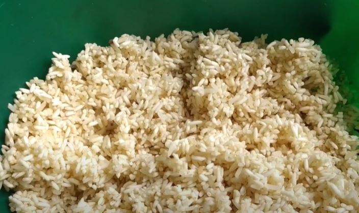 <p>Memek khas Aceh, bubur tradisional dari pisang dan ketan, kini jadi kuliner populer. Temukan resep memek serta peluang bisnis UMKM makanan khas Indonesia. Foto Youtube BEBEH CHANNEL.</p>
