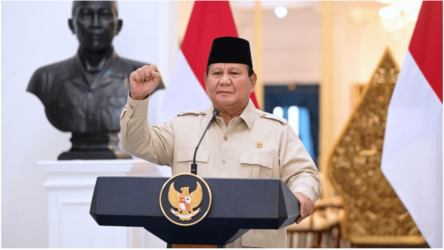 <p>Presiden Prabowo Subianto memberi arahan lewat tayangan video dalam peringatan Sumpah Pemuda di Geduang Hall Baskat, Gelora Bung Karno (GBK) Senayan, Jakarta, Selasa, 28 Oktober 2025 malam. (Dok. BPMI Setpres)</p>