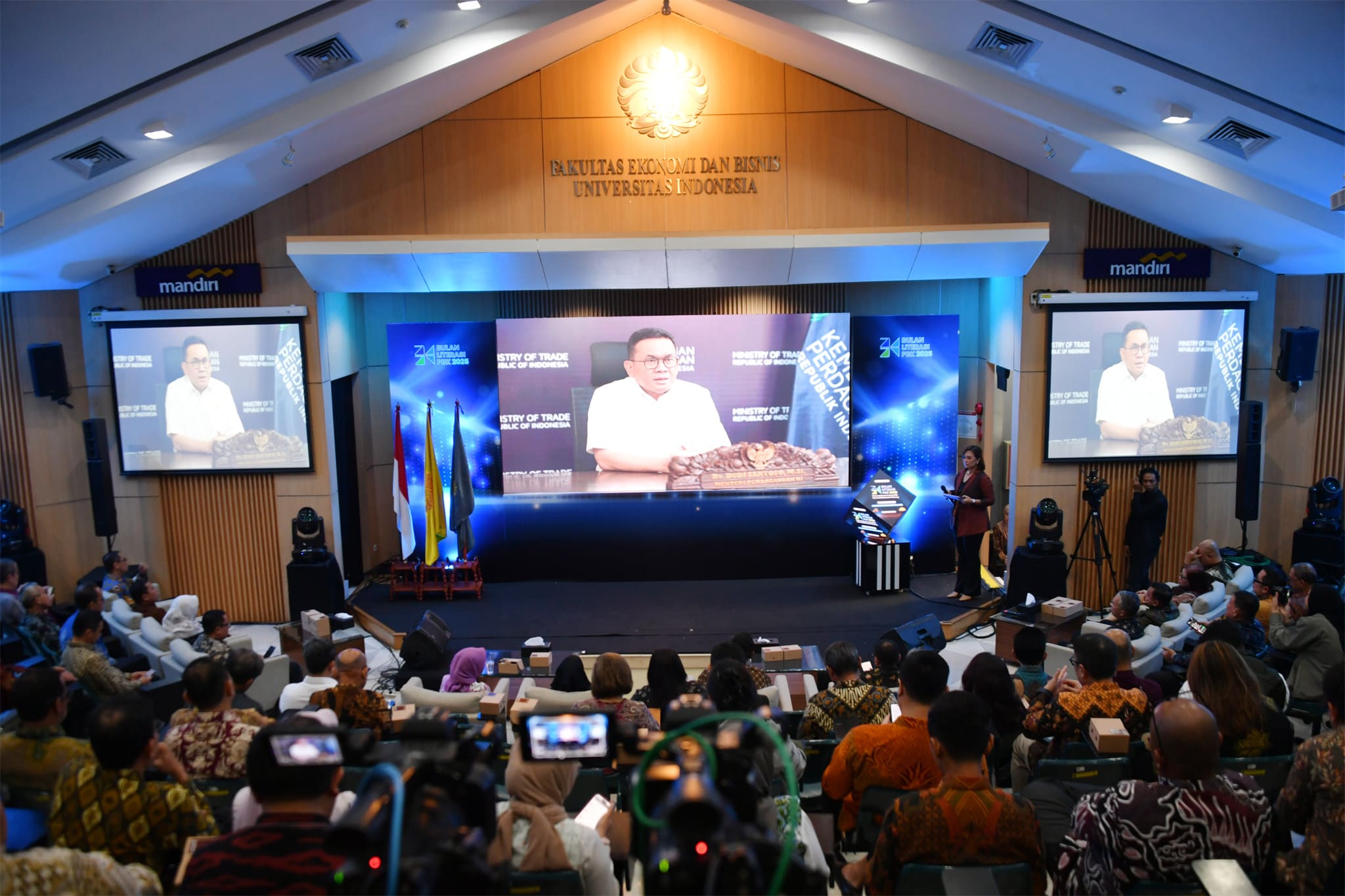 <p>Menteri Perdagangan, Budi Santoso membuka secara resmi Bulan Literasi Perdagangan Berjangka Komoditi (PBK) Tahun 2025  di Auditorium Fakultas Ekonomi dan Bisnis Universitas Indonesia Depok, Jawa Barat, Kamis, 18 September 2025). (Dok. Kemendag)</p>
