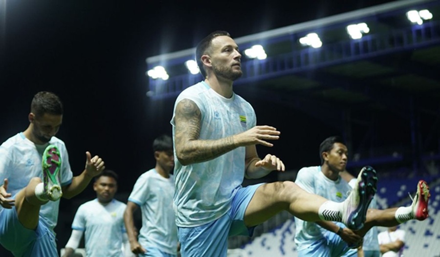 <p>5 pemain Persib langsung menjalani tugas untuk membela negaranya masing-masing di laga kualifikasi Piala Dunia 2026. (Foto: Persib).</p>
