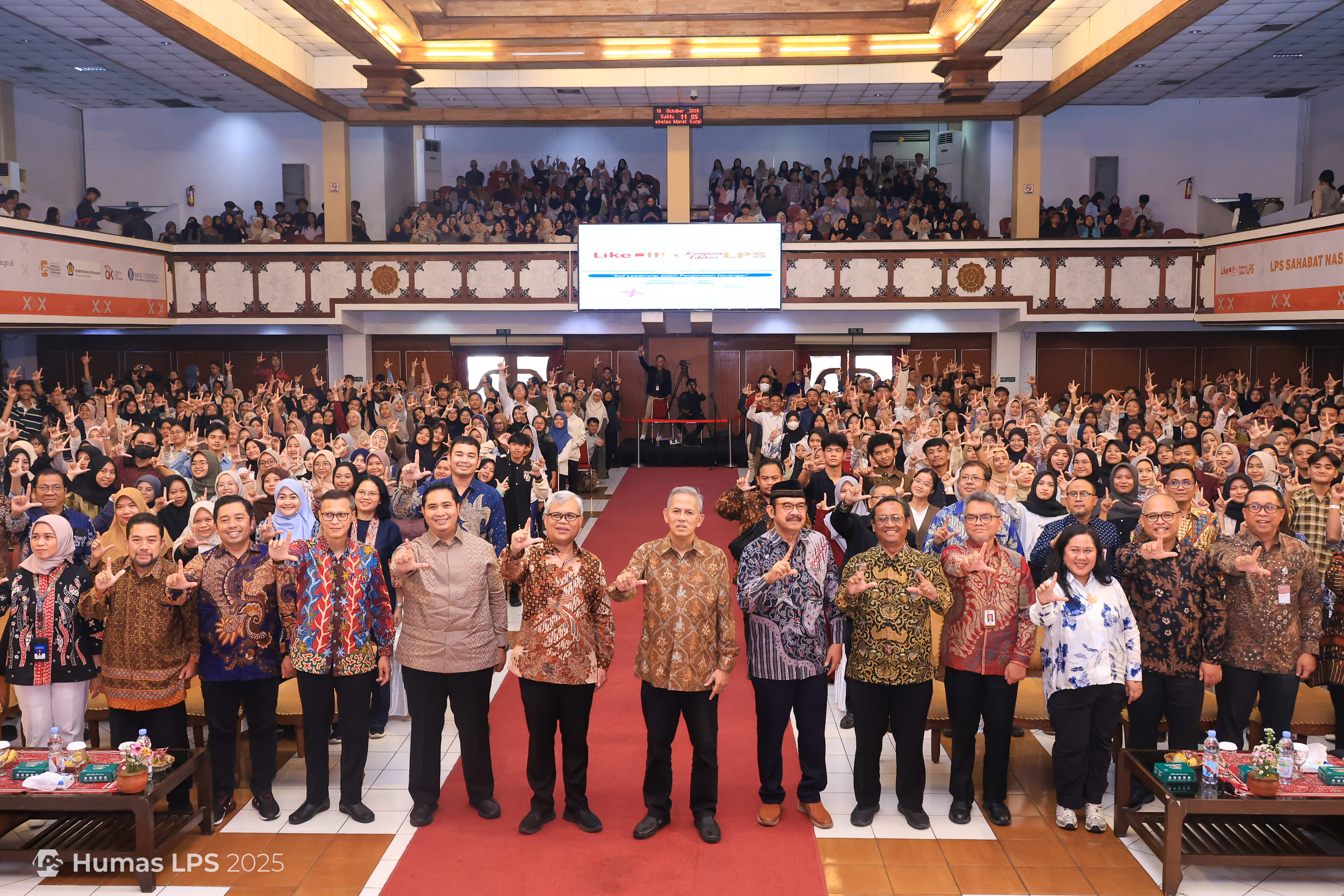 <p>Ketua Dewan Komisioner LPS, Anggito Abimanyu, menjadi keynote speaker dalam acara  Literasi Keuangan Indonesia Terdepan (LIKE IT) </p>

<p>di Auditorium Universitas Sebelas Maret (UNS), Sabtu, 18 Oktober 2025. (Dok. LPS)</p>

<p> </p>
