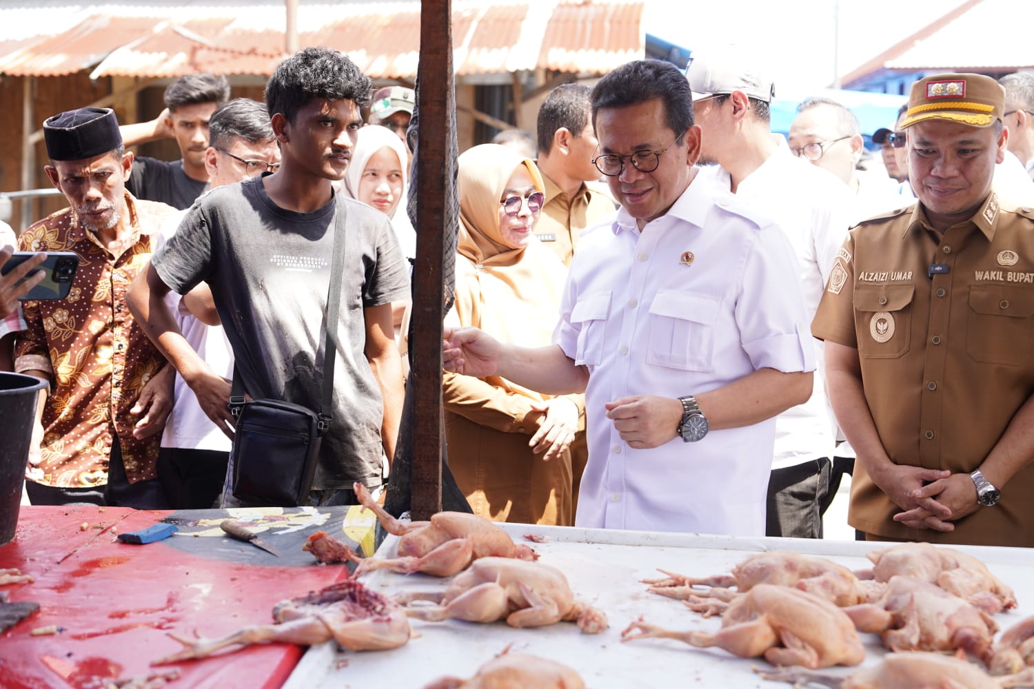 Mendag Busan Tinjau Pasar dan Ritel di Pidie Pascapemulihan, Perdagangan Kembali Berjalan