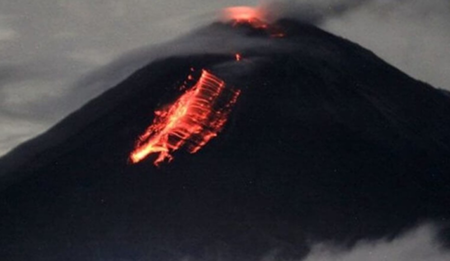 <p>Ilustrasi penampakan Gunung Semeru erupsi. Aktivitas Gunung Semeru menjadi dinaikan ke level IV 'Awas'.</p>
