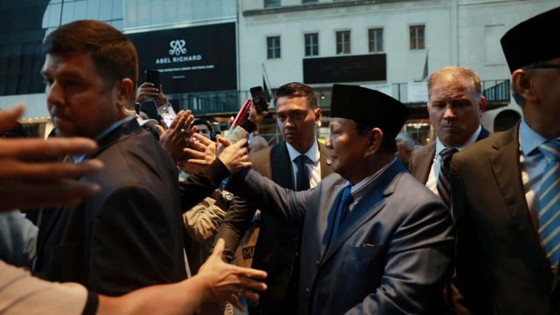 <p>Presiden  Prabowo Subianto disambut hangan oleh diaspora Indonesia di hotel tempat bermalam, di New York, Amerika Serikat, pada Sabtu, 20 September 2025. Kepala Negara akan berpidato pada sesi Debat Umum Sidang Majelis Umum ke-80 PBB, pada Selasa, 23 September 2025, pukul 09.00 waktu setempat atau pukul 20.00 WIB. (Dok. BPMI Setpres/Jessica)</p>
