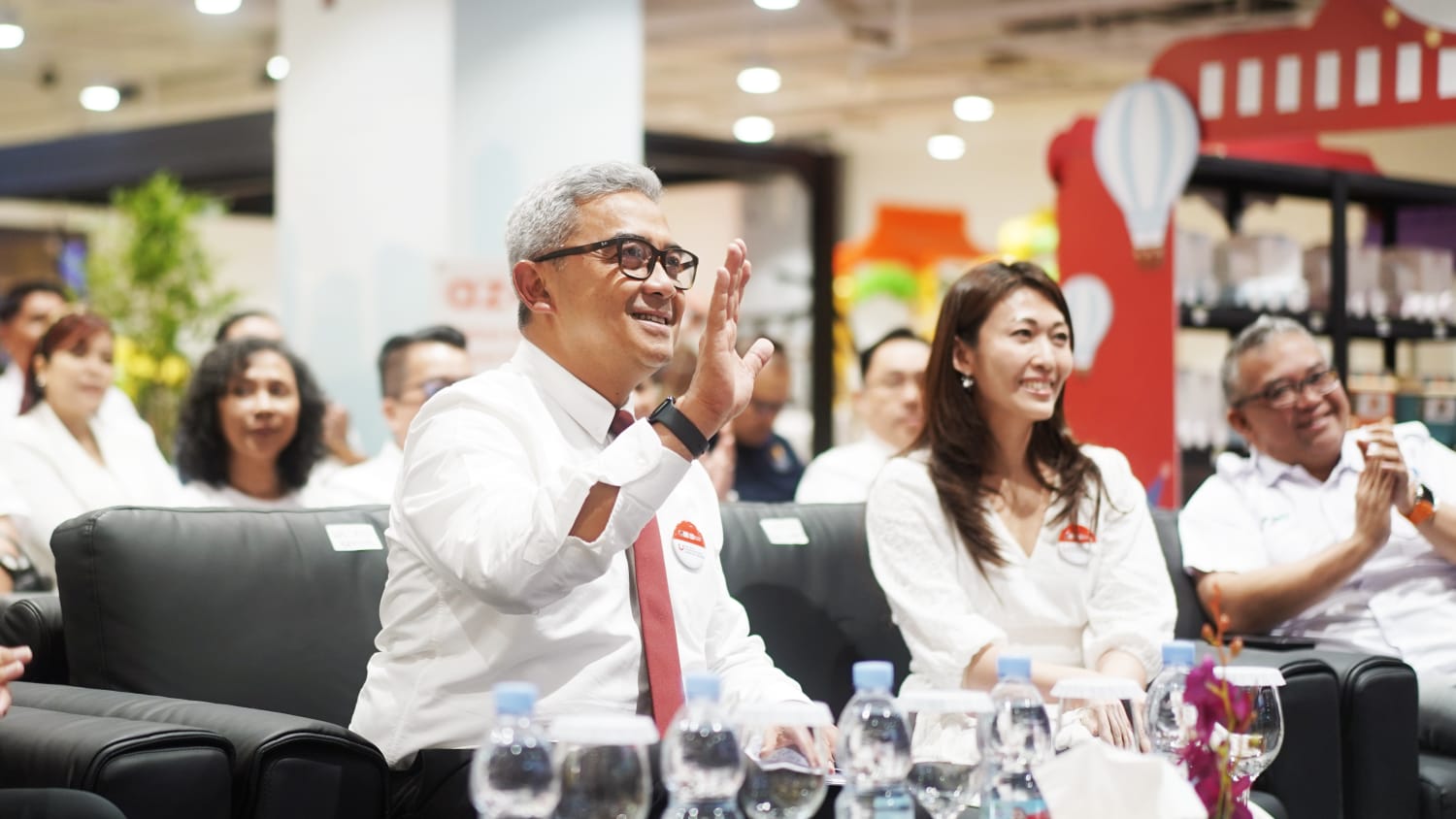 <p>Wali Kota Bandung Muhammad Farhan pada Peringatan Hari Ritel Modern Indonesia (Harmoni) dan Pembukaan Program Belanja di Indonesia Aja – Hari Belanja Diskon Indonesia/ Happy Birthday Indonesia (BINA HBD Indonesia) di AZ.KO IBCC, Jalan A. Yani, Kota Bandung, Jumat 15 Agustus 2025. (Dok. </p>

<p>Diskominfo Kota Bandung)</p>

<p> </p>
