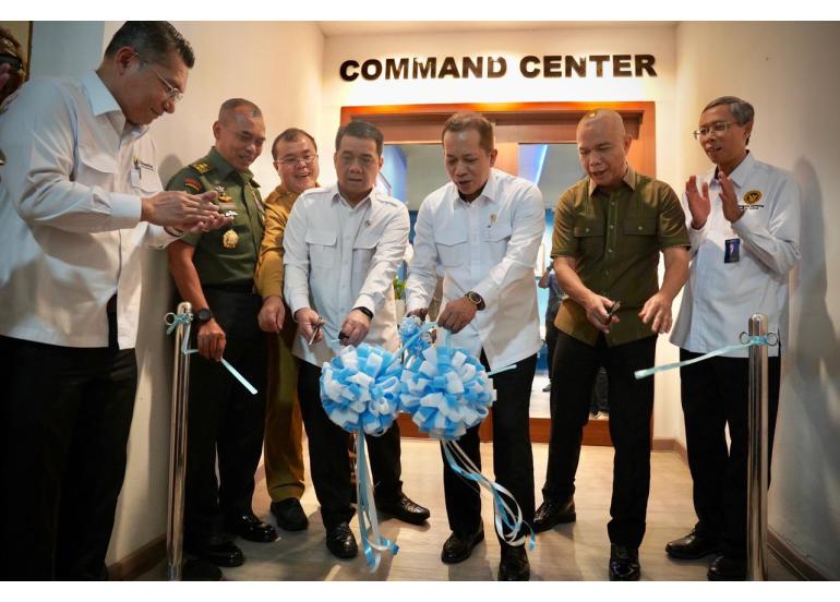 <p>Menteri Koperasi Ferry Juliantono meresmikan Command Center sebagai bagian dari upaya percepatan digitalisasi dan transformasi koperasi di Indonesia, di&nbsp;Kantor Kementerian Koperasi Jakarta, Senin, 15 Desember 2025. (Dok. Kemenkop)</p>

<p>&nbsp;</p>
