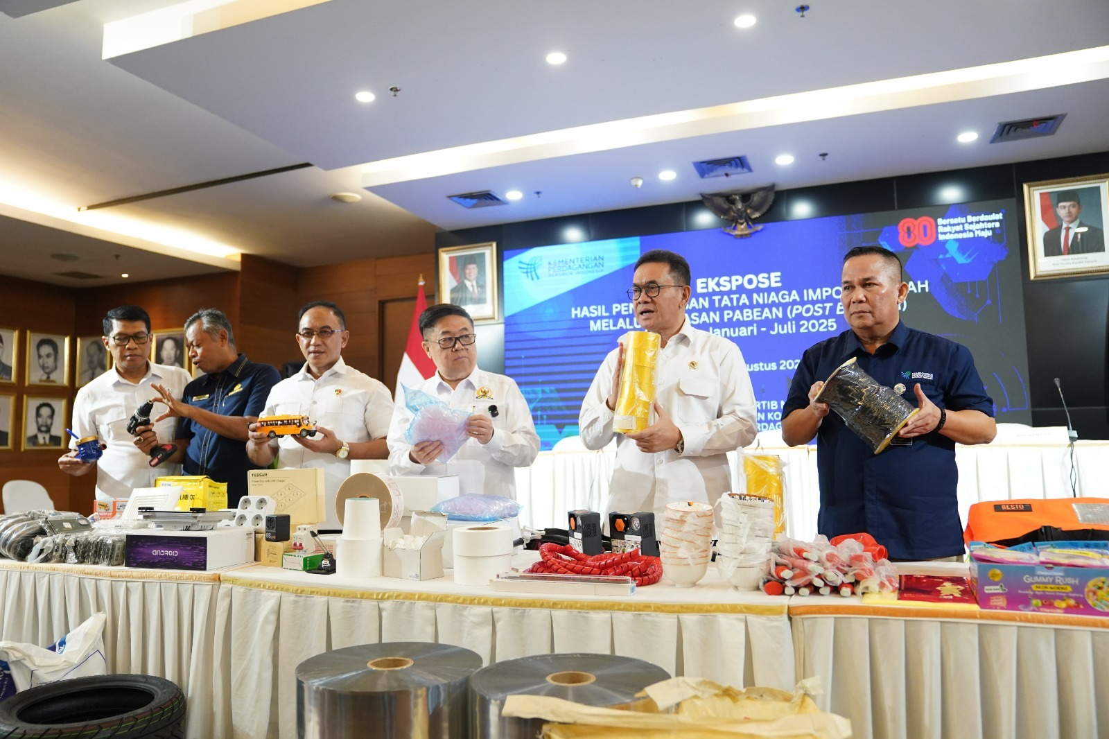 <p>Menteri Perdagangan Budi Santoso menyampaikan, hasil pengawasan Kementerian Perdagangan pada Januari—Juli 2025 telah menemukan sejumlah komoditas impor tidak sesuai ketentuan dengan nilai pabean mencapai Rp26.475.943.555. (Dok.Kemendag)</p>
