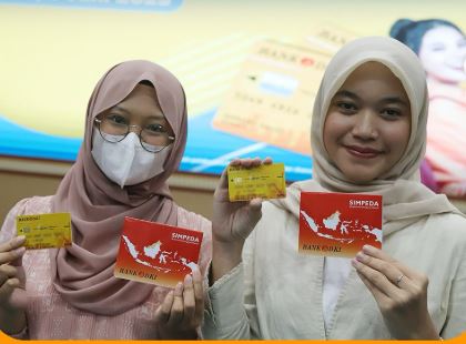 <p>KJMU semester 1 2025 resmi disalurkan! Simak cara tarik tunai KJMU di Bank DKI, besaran bantuan Rp9 juta per mahasiswa, dan langkah mudah untuk cek penerima bansos KJMU 2025. Foto: jakdisdiktv.</p>
