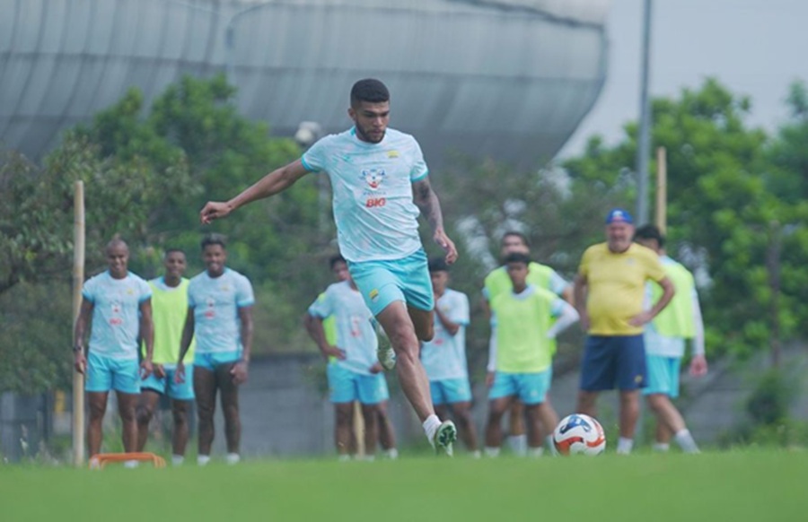 <p>Gelandang Persib, Berguinho meyakini jika Maung Bandung mampu meraih kemenangan atas Persebaya Surabaya. (Foto: persib).</p>
