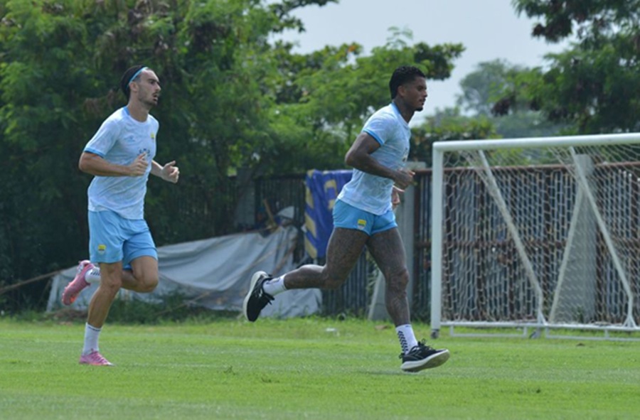 <p>Persib mulai melakoni sesi latihan untuk menghadapi laga terdekat, Dewa United di pekan ke-13 Super League 2025/26. Foto: Persib.</p>
