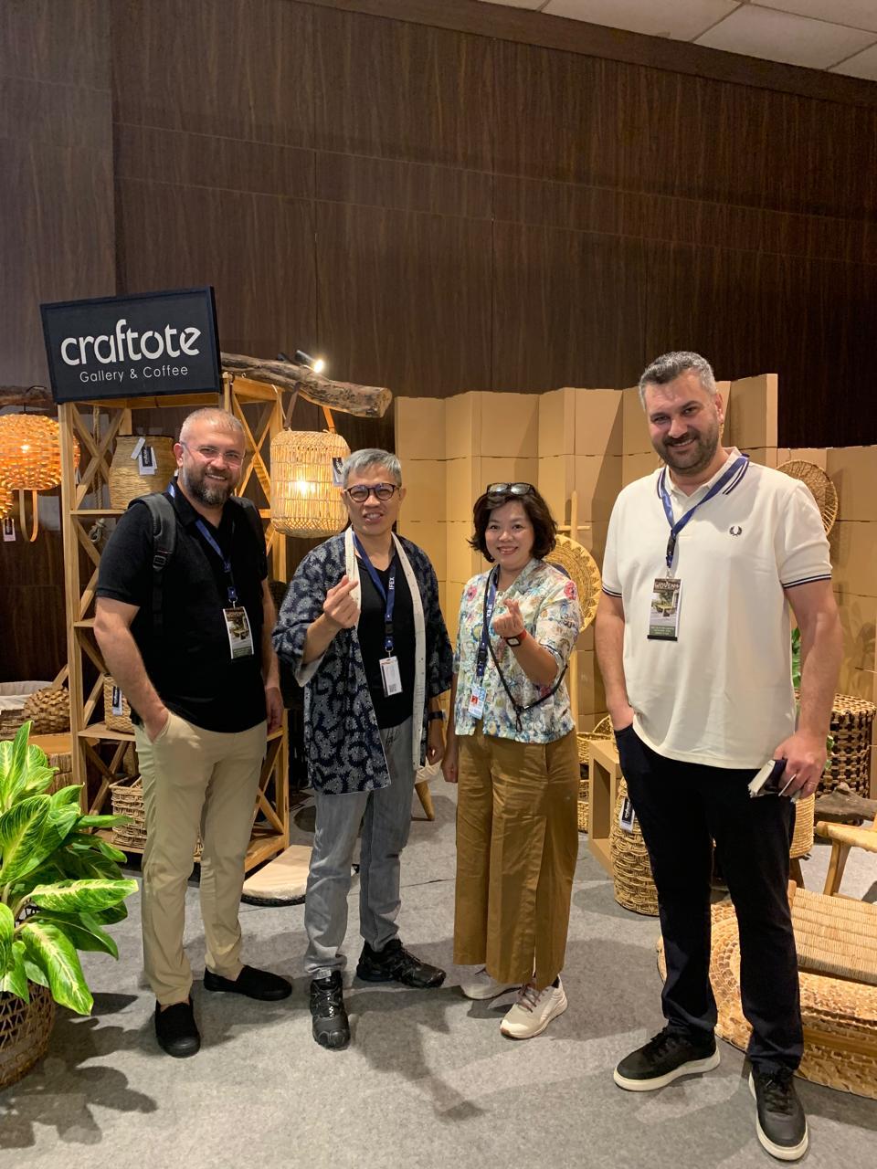 <p>Pasangan suami-istri asal Jakarta, Thio Siujinata dan Rika Christina, memilih jalur unik sebagai couplepreneur, dengan membangun usaha yang diberi nama "Craftote).(Dok.BRI)</p>
