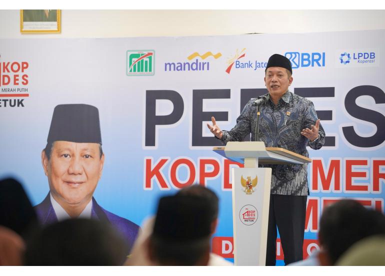 <p>Menteri Koperasi (Menkop) Ferry Juliantono meresmikan Koperasi Desa (Kopdes) Merah Putih Metuk, Kecamatan Mojosongo, Kabupaten Boyolali, Minggu, 26 Oktober 2025. (Dok. Kemenkop)</p>