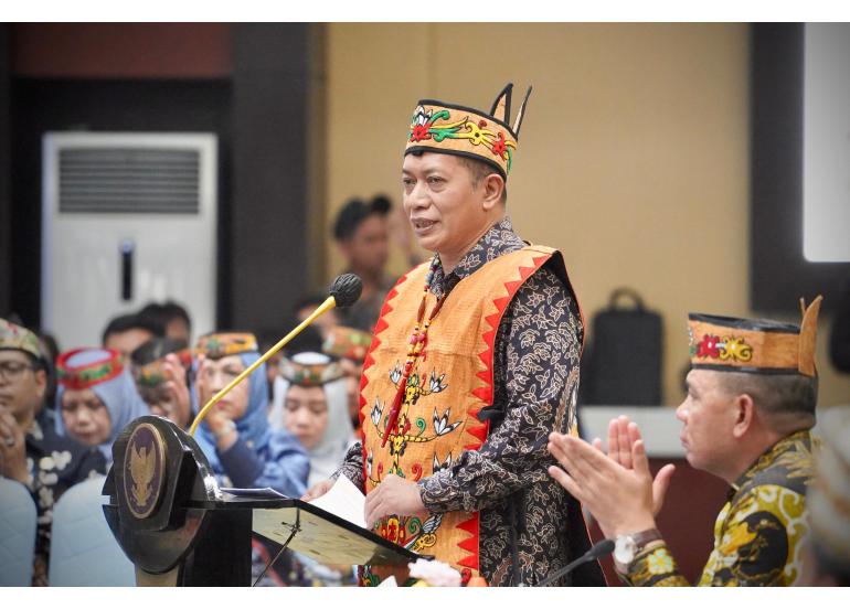 <p>Menkop Ferry Juliantono  memberi sambutan dalam acara Penandatanganan Perjanjian Kerja Sama (PKS) terkait Pengawalan dan Pengawasan Pengelolaan Keuangan Desa Kopdes Merah Putih di Palangka Raya, Kalimantan Tengah (Kalteng), Kamis, 25 Sepember 2025. (Dok. Kemenkop)</p>
