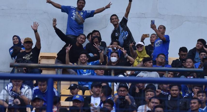 <p>Persib Bandung bersiap datangkan Lucas Piazon, mantan pemain Chelsea dan Fulham, di bursa transfer Liga 1 2025. Junior Palacios asal Kolombia juga masuk radar pemain asing baru Persib.</p>
