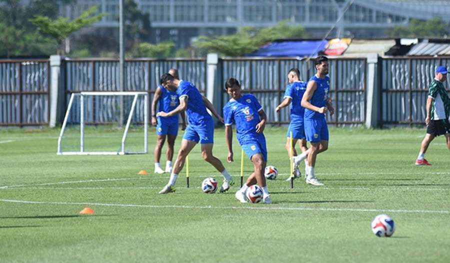 <p>Menjelang laga melawan Borneo FC dalam jadwal Super League pekan keempat, Persib berpotensi tak mainkan Adam Przybek dan Beckham. (Foto: Persib).</p>
