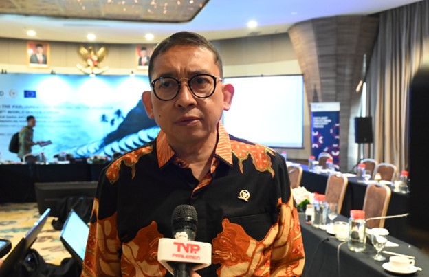 <p>Menteri Kebudayaan Fadli Zon saat diwawancarai wartawan. (Dok.DPR RI)</p>

