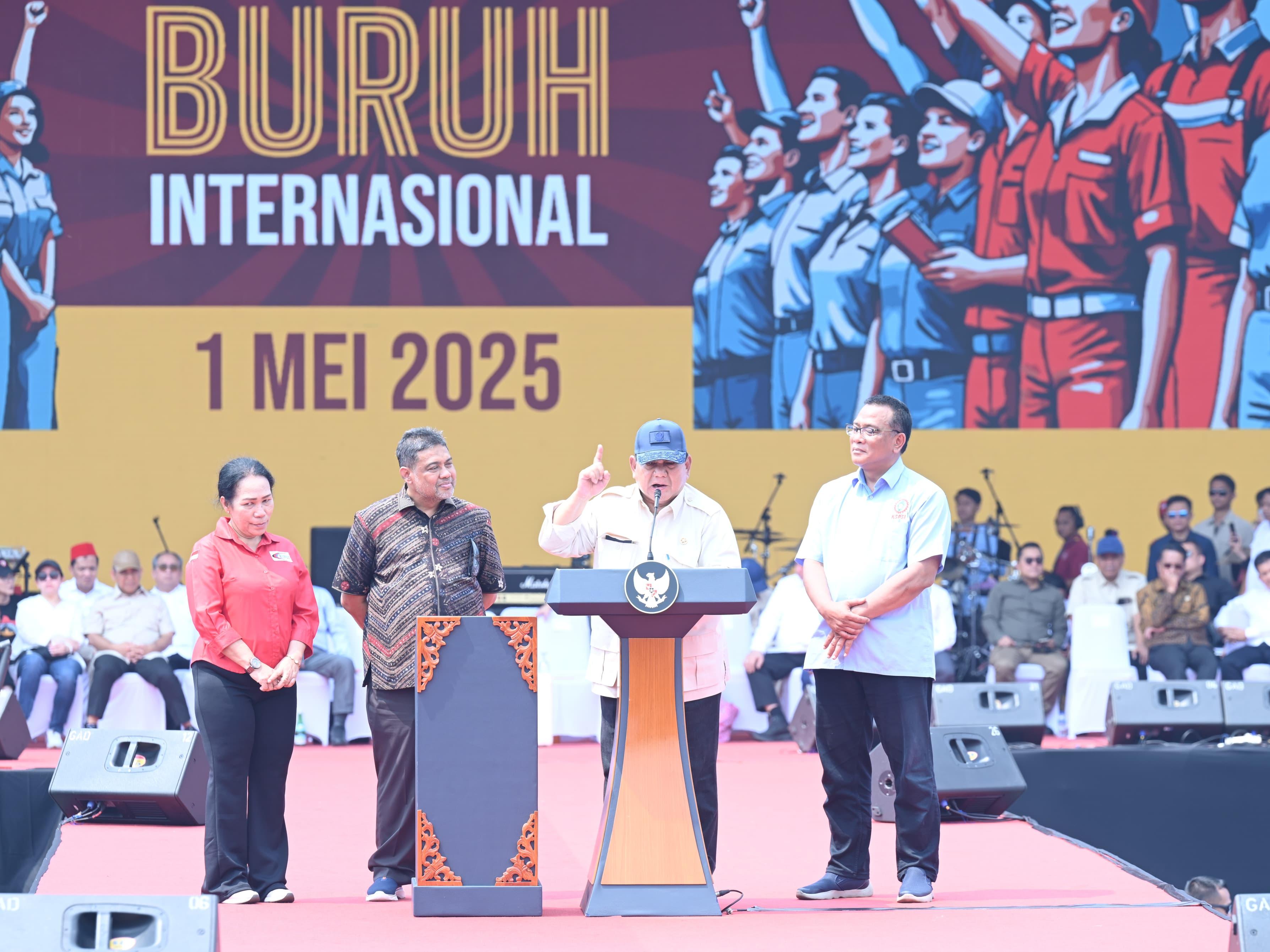 <p>Presiden Prabowo Subianto memberikan sambutan pada Peringatan Hari Buruh 2025. Bansos bakal jadi fokus utama untuk kurangi angka kemiskinan. Foto/Dok.Kementerian Sekretariat Negara RI</p>

