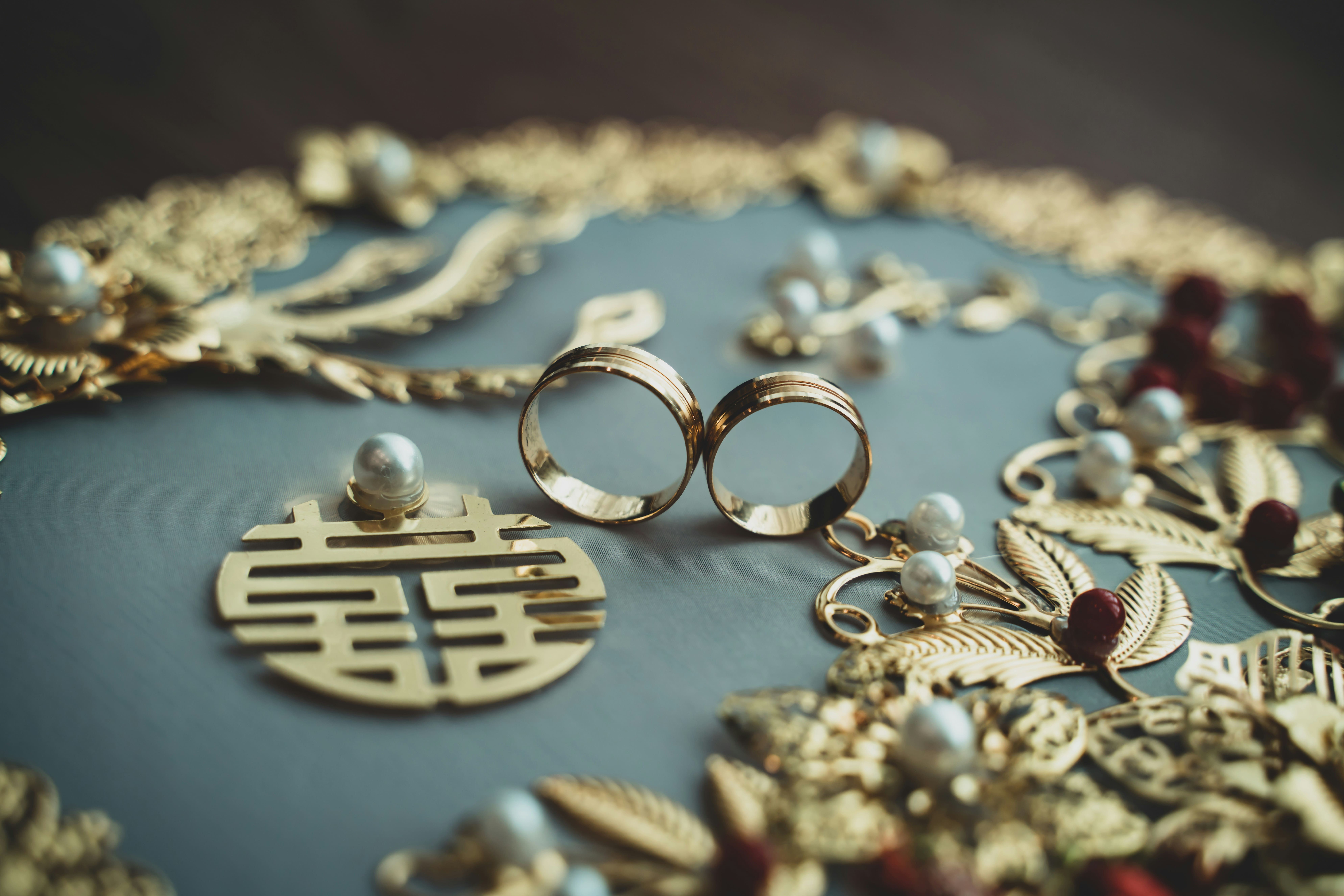 <p>Ilustrasi emas perhiasan. Harga emas naik lagi! Cek harga emas perhiasan hari ini dari 24K sampai 9K. Foto : Unsplash : king kong. <br />
 </p>
