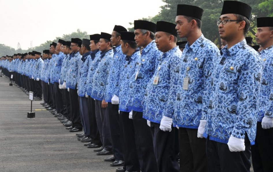<p>Dulu, urusan status kepegawaian ribet dan makan waktu. Kini, lewat SIASN BKN, ASN bisa urus administrasi lebih cepat—bahkan mendukung layanan UMKM yang andal dan efisien! Foto: menpan.go.id</p>
