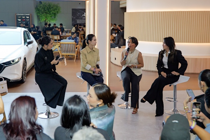 <p>Talk show dibuka oleh Viya Arsawireja, Ivonne Magdalena, dan Svida Alisjahbana, dengan membahas makna di balik desain yang timeless dan autentik, nilai yang menjadi titik temu antara Mazda dan Vone World, Minggu, 27 Juli 2025. (Dok. PT Eurokars Motor Indonesia )</p>

<p> </p>
