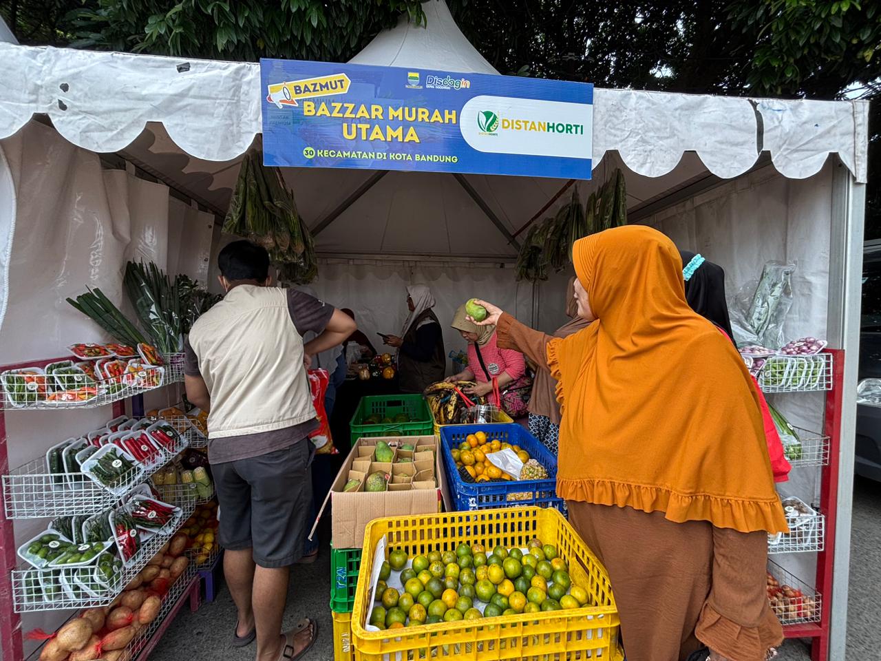 <p>Memasuki hari kedua, kegiatan Bazar Murah Utama  berlangsung di tiga titik, yaitu Kecamatan Andir, Kecamatan Antapani, dan Cinambo, pada Selasa 25 November 2025. (Dok. Diskominfo Kota Bandung)</p>
