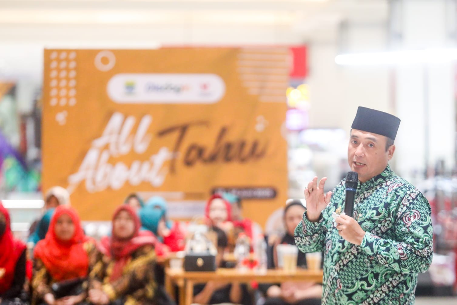 <p>Wakil Wali Kota Bandung, Erwin, menghadiri gelaran Festival All About Tahu di Festival Citylink, Kota Bandung, Jumat (13/6/2025).(Dok.Pemkot Bandung)</p>
