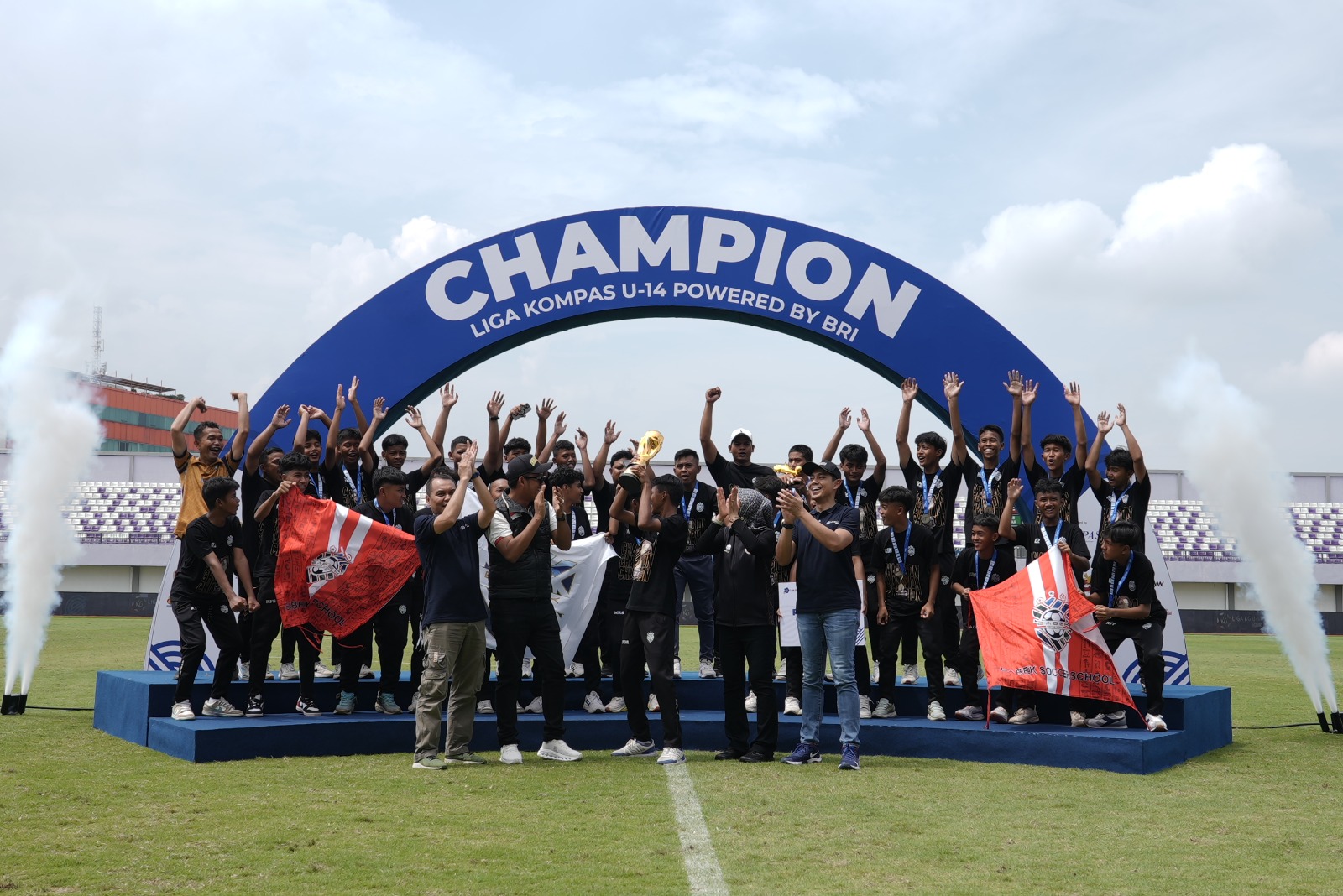 <p>Liga Kompas U-14 Powered by BRI musim 2024/2025 resmi berakhir penuh kemeriahan di Indomilk Arena, Minggu 4 Mei 2025. (Dok.BRI)</p>
