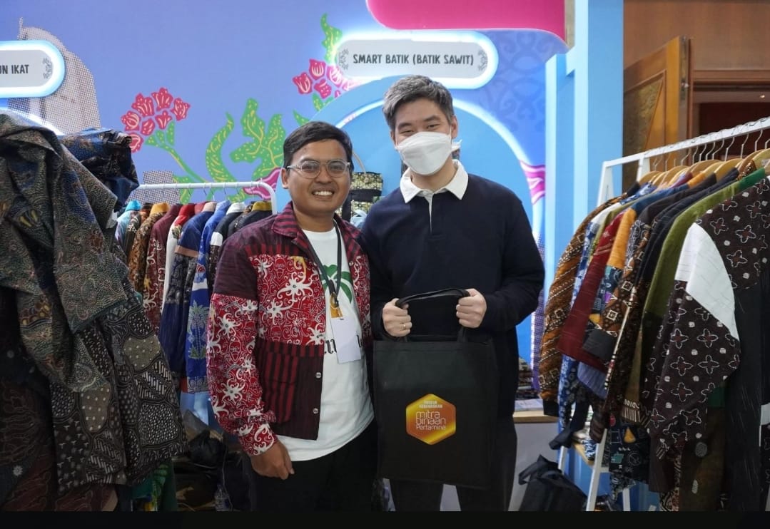 <p>Sebanyak 32 UMKM binaan Pertamina sukses bukukan transaksi Rp1,2 miliar di hari pertama Inacraft Oktober 2025, pameran kerajinan terbesar di Asia Tenggara. (Dok. Pertamina)</p>
