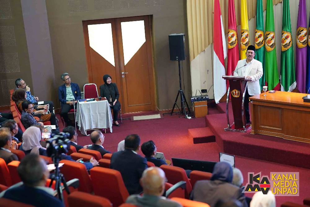 <p>Suasana Rapat Pleno Senat Akademik Unpad untuk memilih empat anggota MWA dari unsur masyarakat untuk masa jabatan 2025-2030 di Bale Sawala Unpad Jatinangor, 25-26 November 2025. (Dok/Kanal Media Unpad/Juli H)</p>
