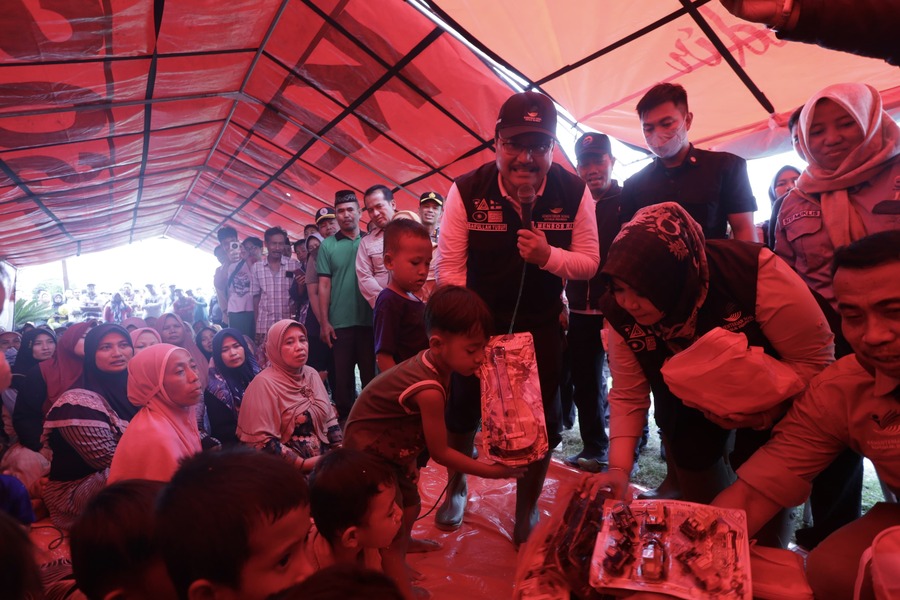 <p>Kemensos salurkan bantuan sosial untuk korban bencana alam. Bagaimana keluarga ditentukan layak dapat bansos? Ini prosesnya. Foto: Kemensos.</p>
