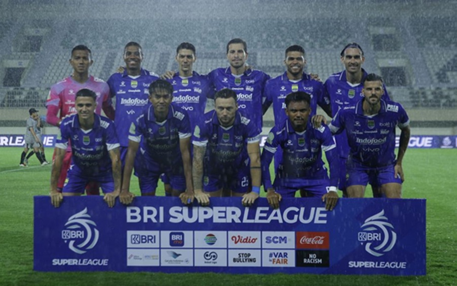 <p>Jadwal pertandingan Persib vs Persis Solo di Super League pekan ke-10, dapatkan harga tiket spesial dengan diskon 20 persen. Foto: Persib.</p>
