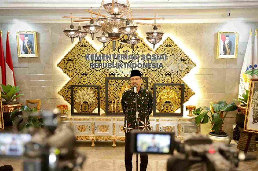 <p>Mensos Saifullah Yusuf saat menyampaikan keterangan pers di Kantor Kemensos, Jakarta. (Foto: Kemensos.go.id).</p>
