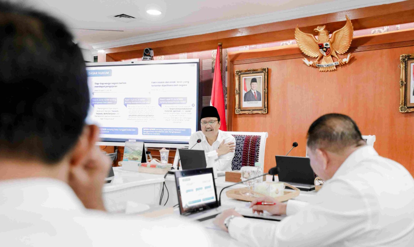 <p>Ilustrasi Menteri Sosial RI memimpin rapat koordinasi penyaluran bansos PKH dan BPNT tahap 2 tahun 2025. Hingga akhir Mei, proses masih berlangsung dan menunggu status SP2D SI. Foto: Dok. kemensos.go.id</p>
