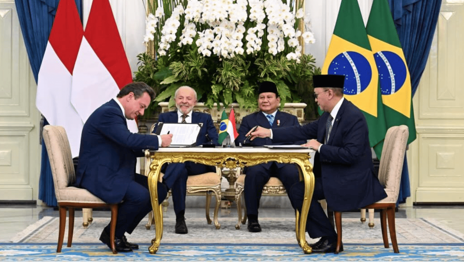 <p>Presiden Prabowo Subianto dan Presiden Republik Federasi Brasil, Luiz Inácio Lula da Silva menyaksikan penandatanganan dan pertukaran memorandum saling pengertian serta nota kesepahaman antara kedua negara di Istana Merdeka, Jakarta, pada Kamis, 23 Oktober 2025. (Dok.  BPMI Setpres/Cahyo)</p>

