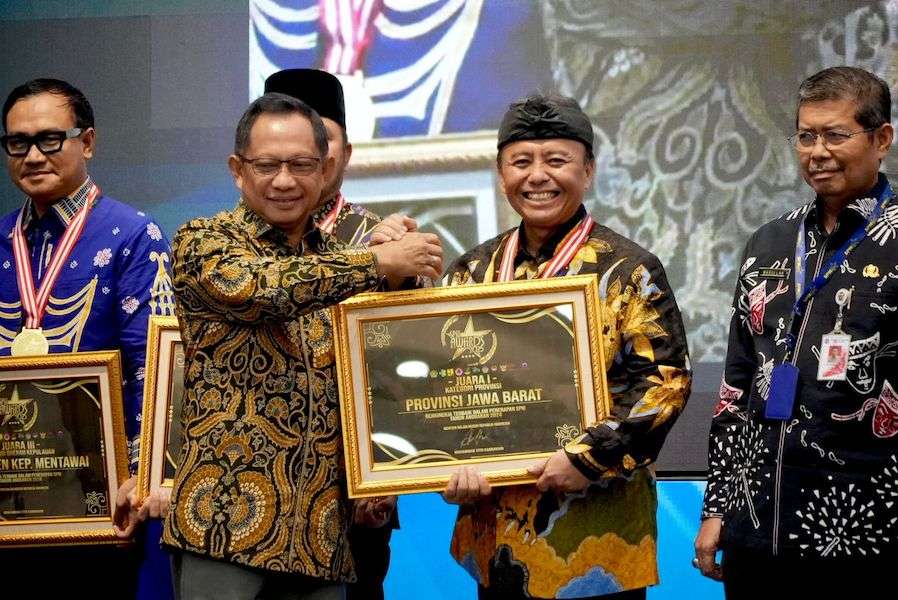 <p>Pemerintah Provinsi Jawa Barat sukses menyabet penghargaan tertinggi sebagai provinsi terbaik pertama dalam ajang Standar Pelayanan Minimal (SPM) Awards 2025. (Dok.Pemprov Jabar)</p>
