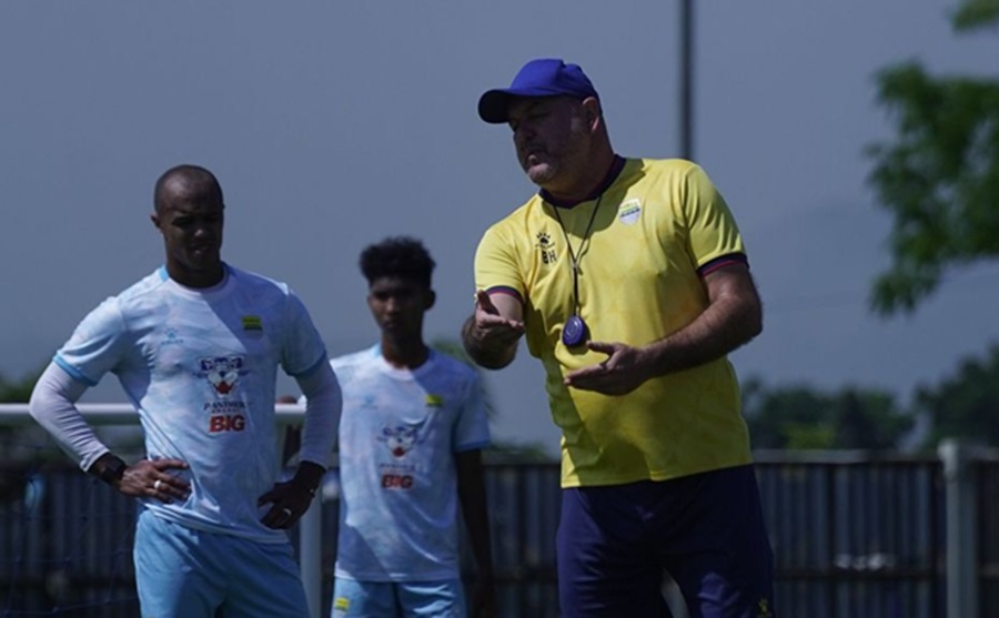 <p>Pertandingan pekan kesembilan Super League antara PSBS Biak vs Persib digelar tanpa suporter di Stadion Maguwoharjo, Sleman, Jumat mendatang. Foto: Persib.</p>
