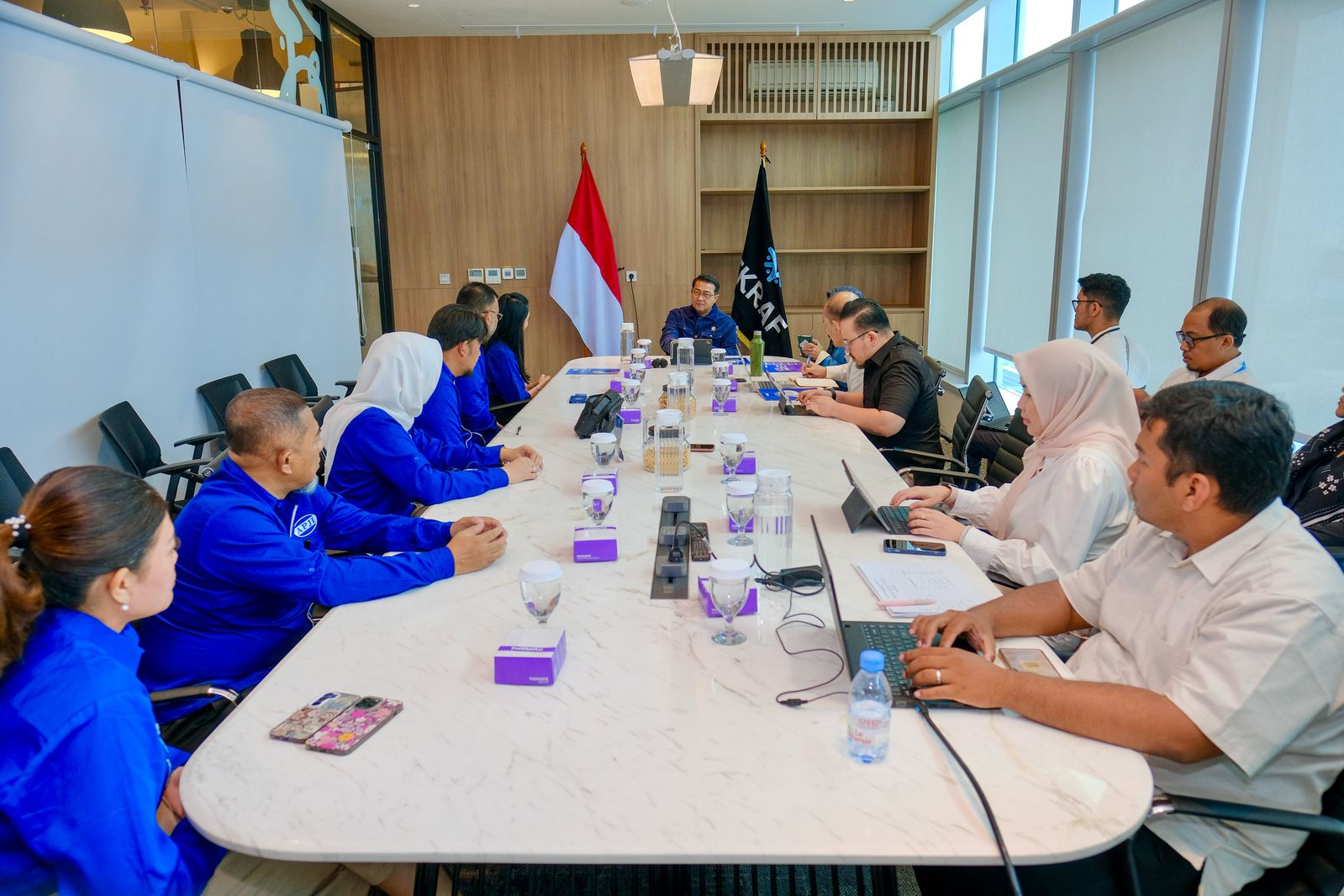 <p>Menteri Ekonomi Kreatif (Menteri Ekraf) Teuku Riefky Harsya membahas potensi kolaborasi subsektor kuliner bersama Asosiasi Pengusaha Jasaboga Indonesia (APJI), Senin, 28 April 2025. (Dok. Kementerian Ekraf)</p>
