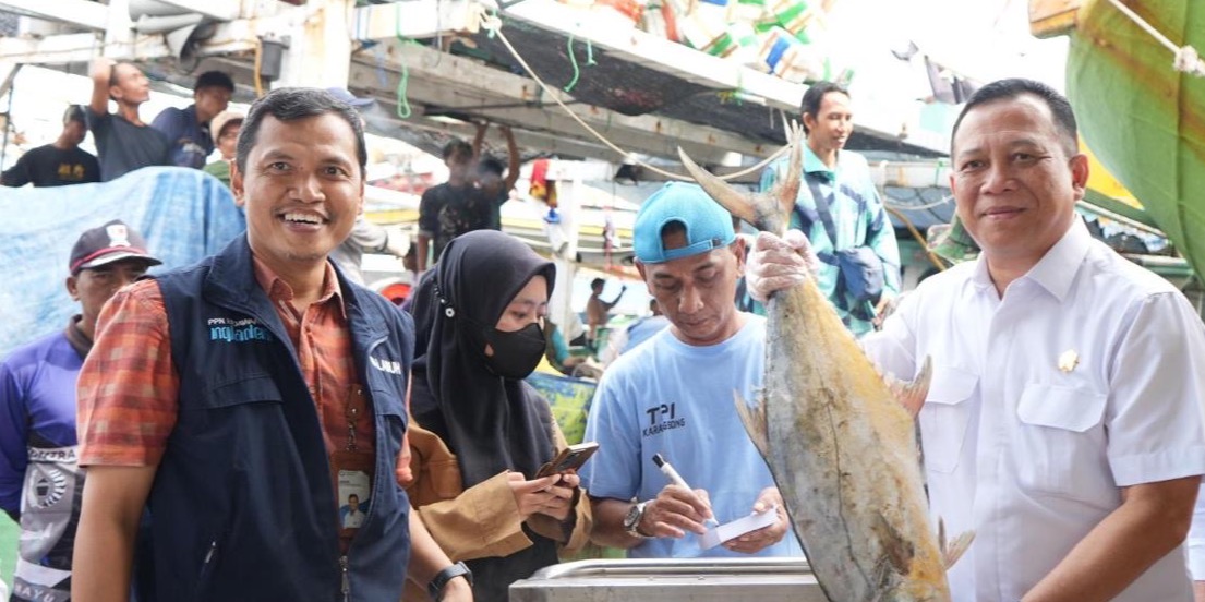 <p>Direktur Jenderal Perikanan Tangkap Lotharia Latif mengatakan&nbsp;Kementerian Kelautan dan Perikanan (KKP) menjamin pelayanan publik di seluruh pelabuhan perikanan di Indonesia tetap berjalan optimal pada masa libur Natal dan Tahun Baru 2026 untuk memastikan stok ikan aman tersedia. (Dok. KKP)</p>
