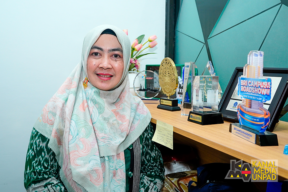<p>Kepala Pusat Pengembangan Karier dan Kewirausahaan Unpad, Dr. In-In Hanidah, STP., M.Si. (Dok. Kanal Media Unpad/Jalasenastri Saprala)<br />
<br />
 </p>
