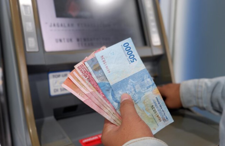 <p>Ilustrasi pencairan bantuan sosial PKH dan BPNT tahap 2 yang sudah tersalurkan 70%. Mensos pastikan proses pencairan rampung minggu depan. Foto: freepik.com</p>
