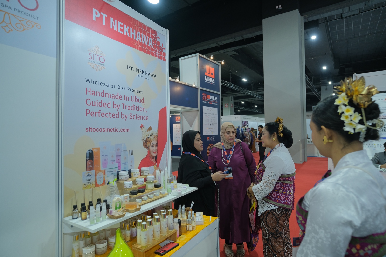 <p>Indonesia berhasil menorehkan capaian signifikan dalam Malaysia Halal Showcase (MIHAS) 2025 pada 17—20 September 2025 di Kuala Lumpur, Malaysia. Partisipasi Indonesia pada pameran itu mencatatkan potensi transaksi senilai USD12,89 juta atau setara Rp213,79 miliar. (Dok. Kemendag)</p>
