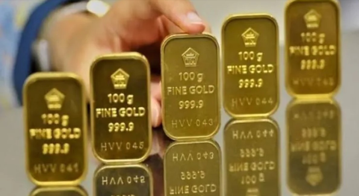 <p>Ilustrasi harga emas hari ini. Per 12 Juni 2025 harga emas hari ini terpantau turun tipis. Untuk harga emas Antam hari ini dipatok Rp1.964.000, simak infonya! Foto: Galeri24</p>
