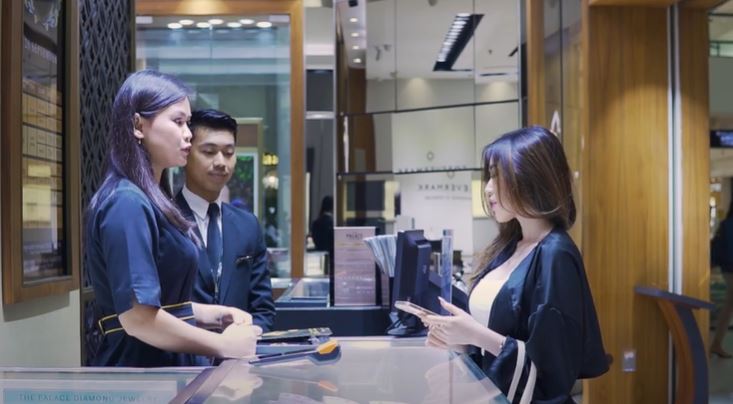 <p>Pantau harga emas hari ini yang menyentuh titik terendah! Temukan info harga emas per gram, emas Antam, dan emas batangan terbaru sebagai panduan investasi Anda. Foto lakuemas.</p>
