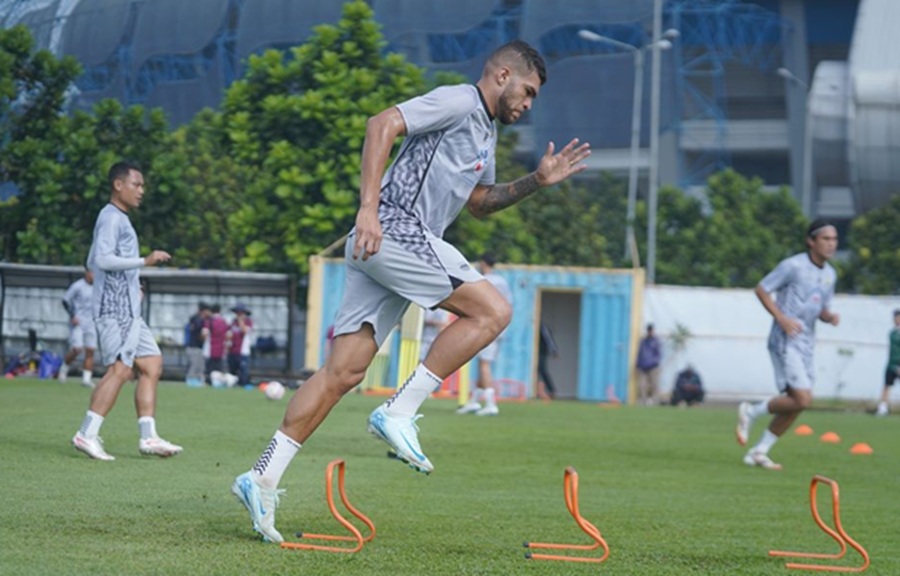 <p>Berguinho saat menjalani sesi latihan bersama Persib. (Foto: Persib.co.id).</p>
