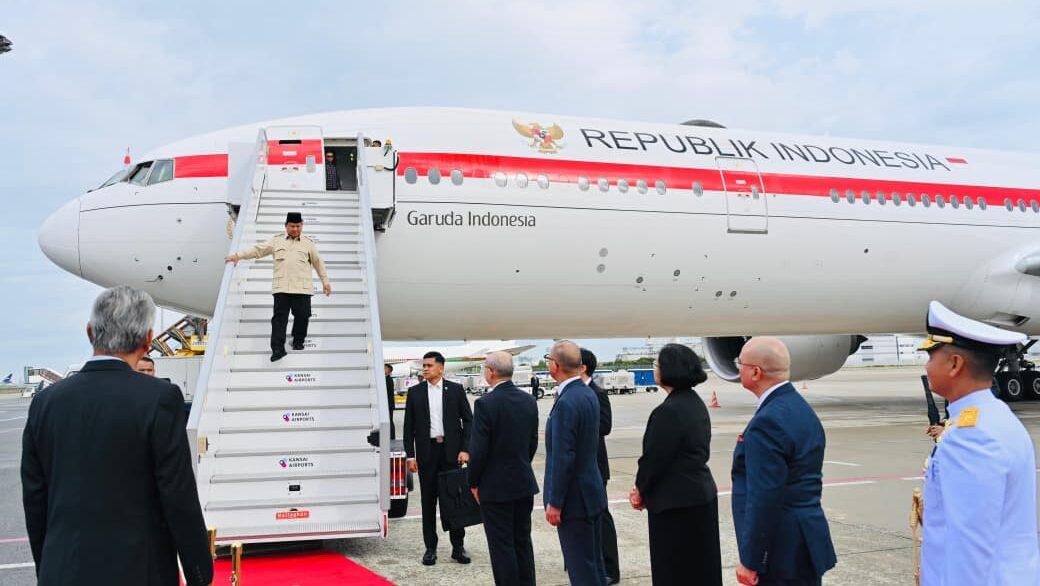 <p>Presiden Republik Indonesia, Prabowo Subianto tiba Bandar Udara Internasional Kansai di Osaka, Jepang pada Sabtu, 20 September 2025. (Dok. BPMI Setpres/Laily Rachev)</p>
