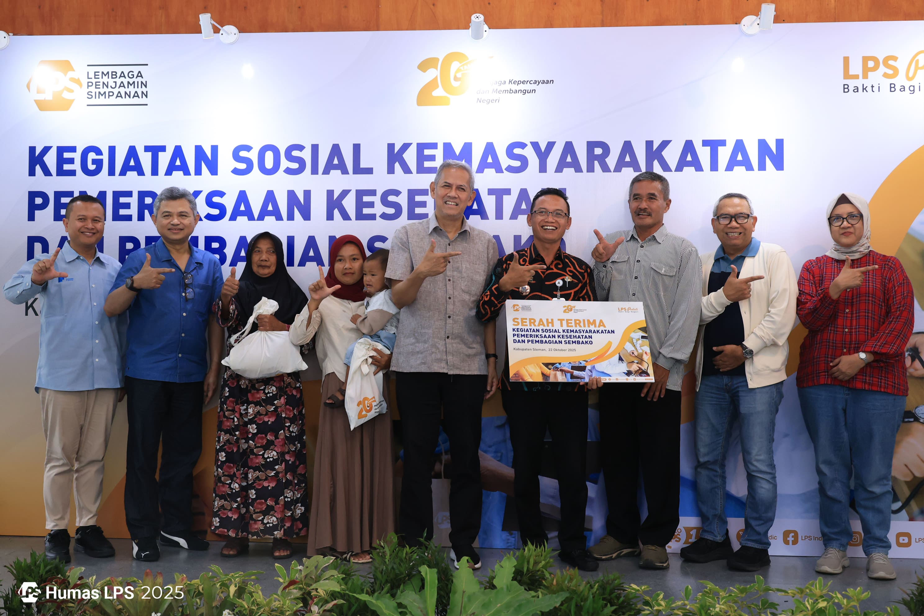 <p>Ketua Dewan Komisioner Lembaga Penjamin Simpan (LPS), Anggito Abimanyu menghadiri acara program LPS Peduli Bakti Bagi Negeri memberikan layanan pemeriksaan kesehatan gratis untuk masyarakat Kelurahan Kepuharjo, Sleman, Yogyakarta, Rabu, 22 Oktober 2025. (Dok. LPS)</p>

<p> </p>
