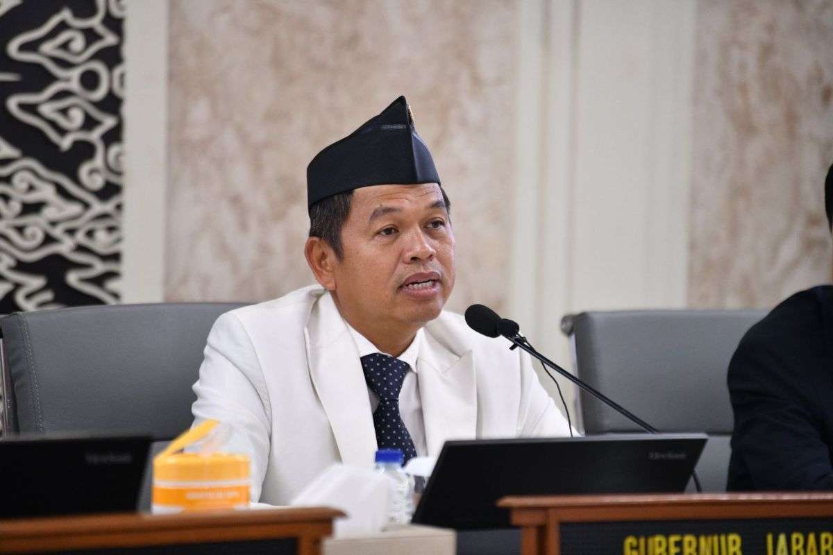 <p>Gubernur Jabar, Dedi Mulyadi (KDM) mengubah jadwal belajar sekolah secara seragam menjadi dari Senin hingga Jumat, sementara Sabtu dan Minggu resmi jadi hari libur bagi seluruh pelajar. (Dok.Pemprov Jabar)</p>
